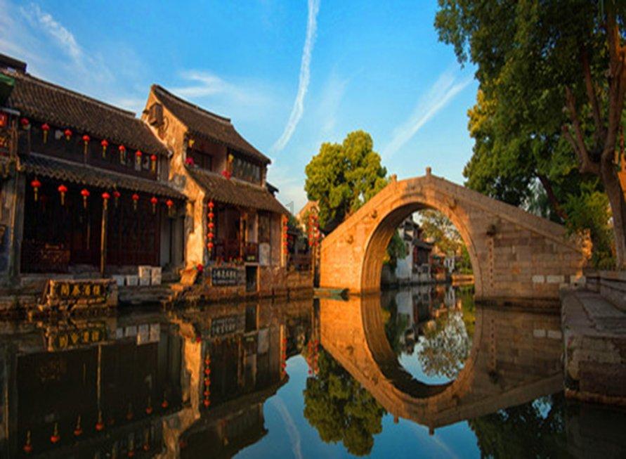 暴雪导致旅客滞留,机场大巴半夜运行30趟服务旅客